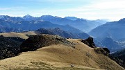 51 Dalla vetta del Mincucco (2001 m) vista sul torrione roccioso con croce (1832 m)